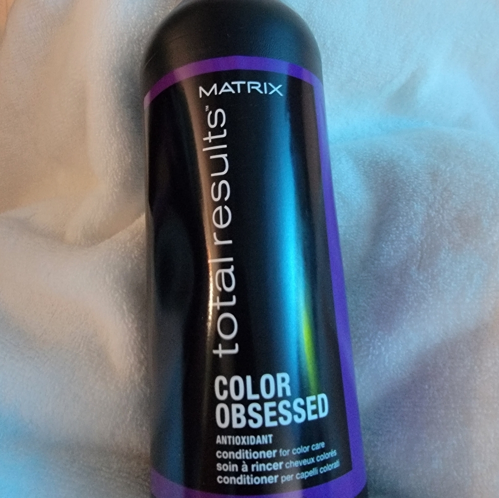 Wholesale Lot Of Two 33.8 Bottles Of Matrix Color Conditioner